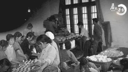 2-20世纪60年代，包装车间一角