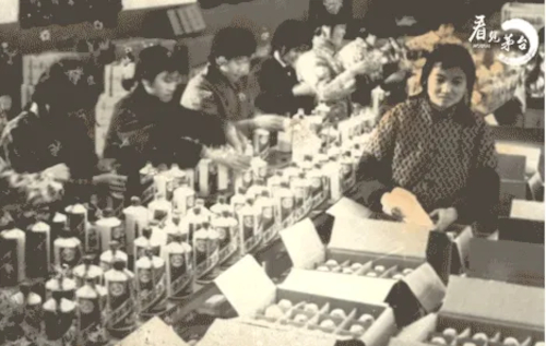 2-20世纪七十年代茅台酒包装车间场景