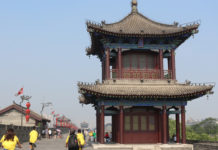 “寻根之旅”陕西行之十八:在西安明城墙上骑自行车